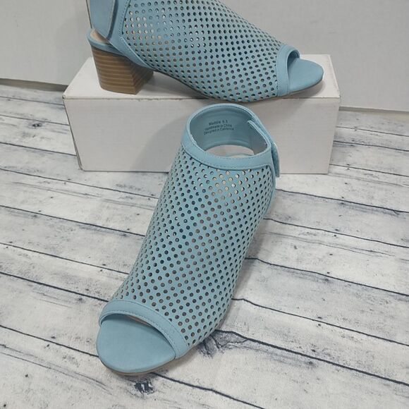 J. Adams Maddie Booties Women SZ 6.5 Peep Toe Low Block Heel Hook & Loop Strap. - Picture 3 of 13